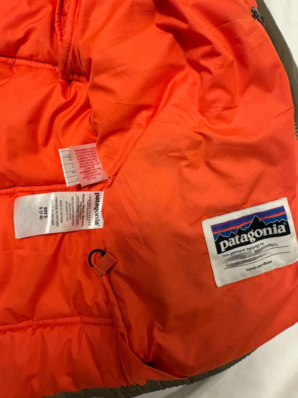 Patagonia kids Puffer Jacket in Olive - Picture 4 of 5